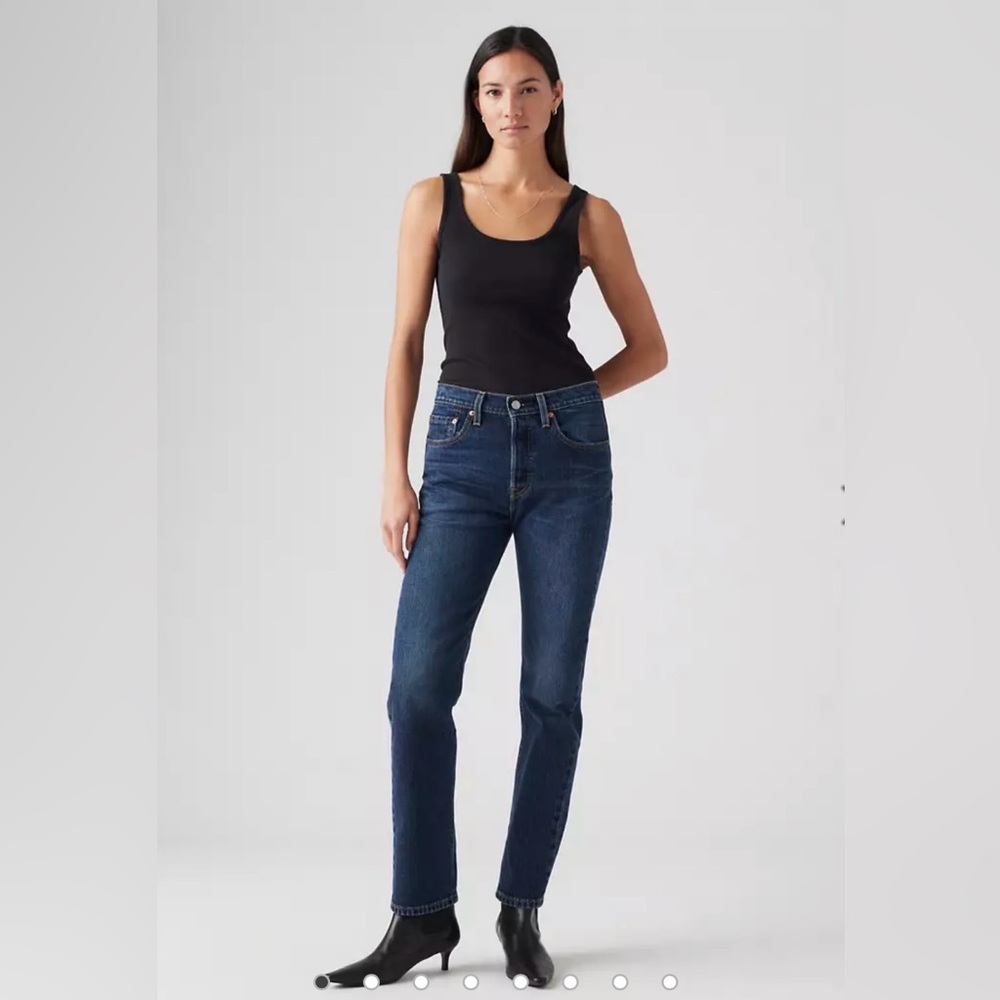 Levi’s Original Fit 501 Jeans in Dark Wash- size 26
